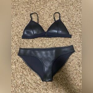 Triangl black bikini